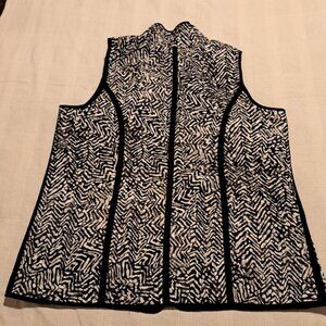 Catherine's women's size 14/16 reversible quilted vest, black & white, EUC